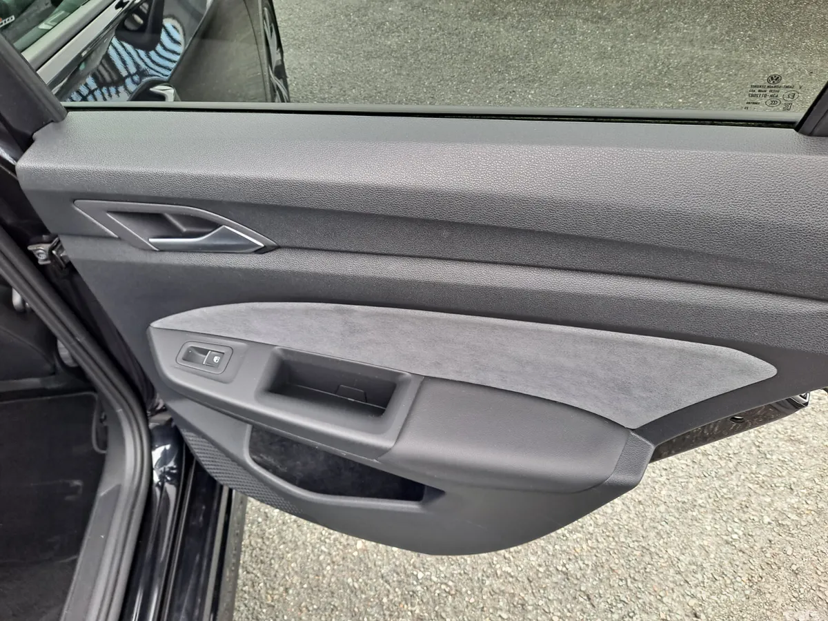 Volkswagen Golf Estate, Diesel, 2023, Black