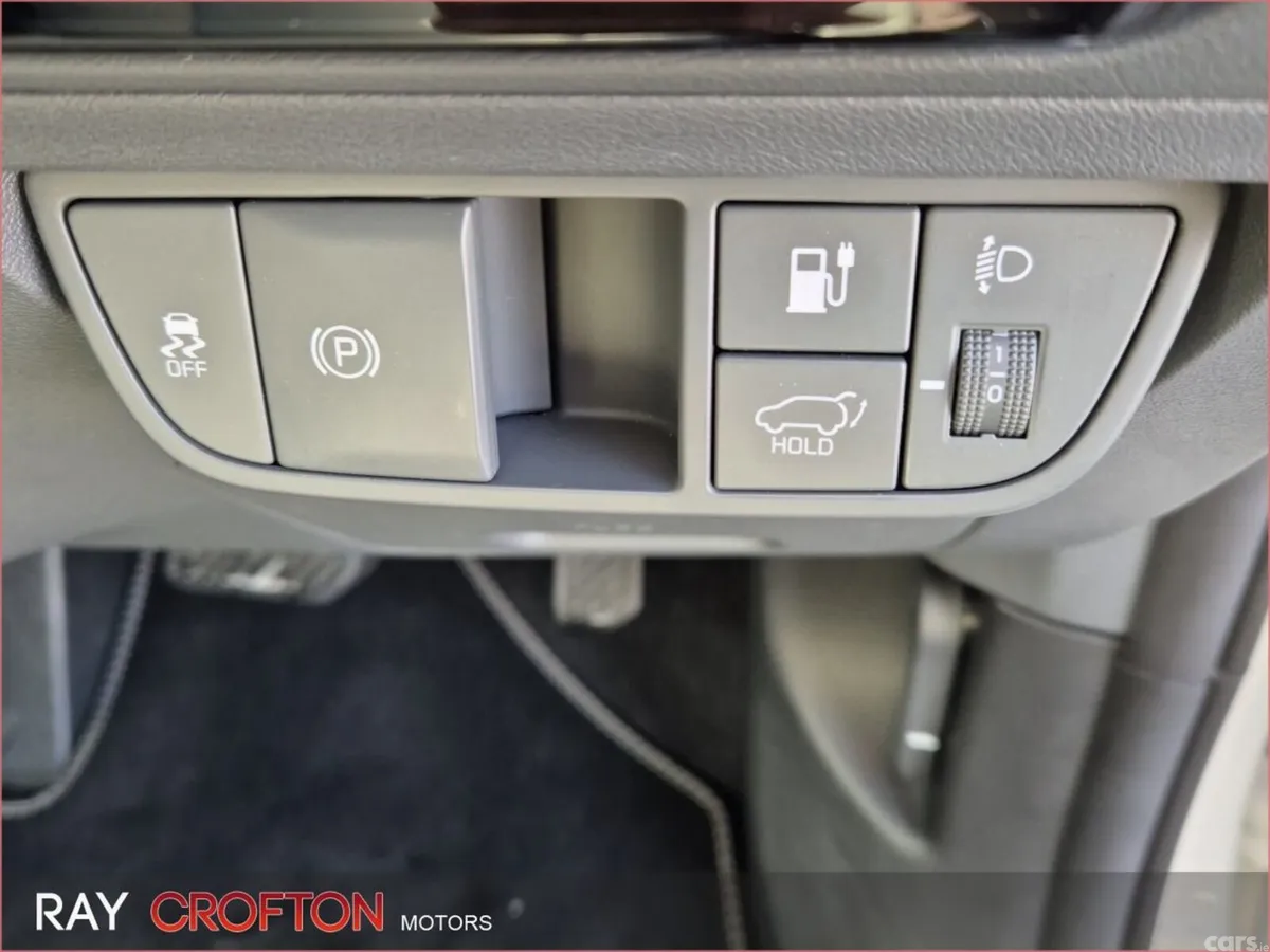 Kia EV6 MPV, Electric, 2026, White