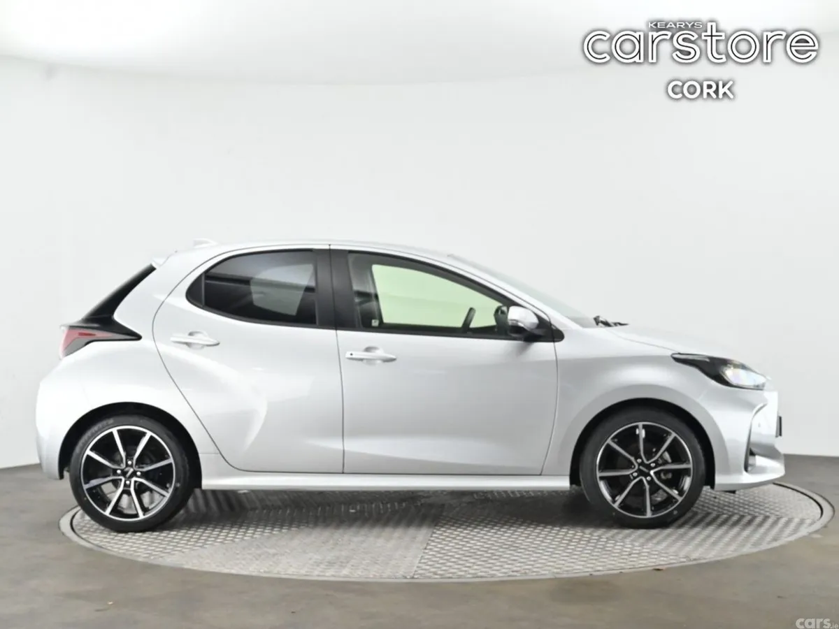 Toyota Yaris Hatchback, Petrol Hybrid, 2021, Silver