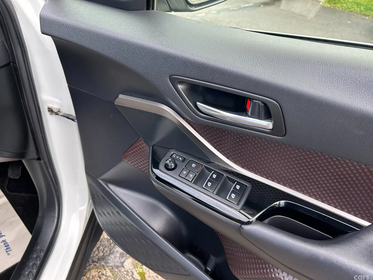 Toyota C-HR Hatchback, Petrol Hybrid, 2017, White