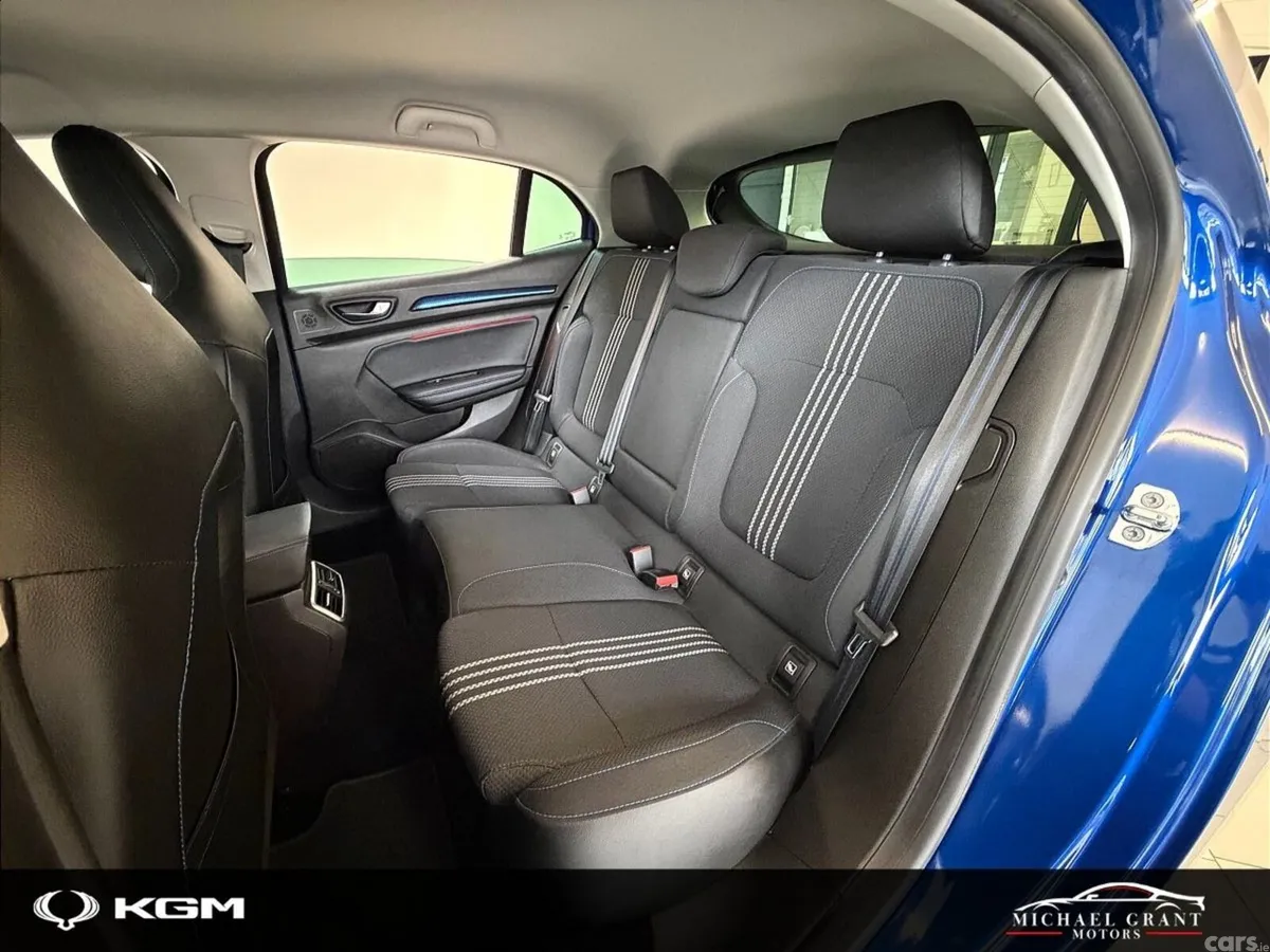 Renault Megane Hatchback, Diesel, 2019, Blue