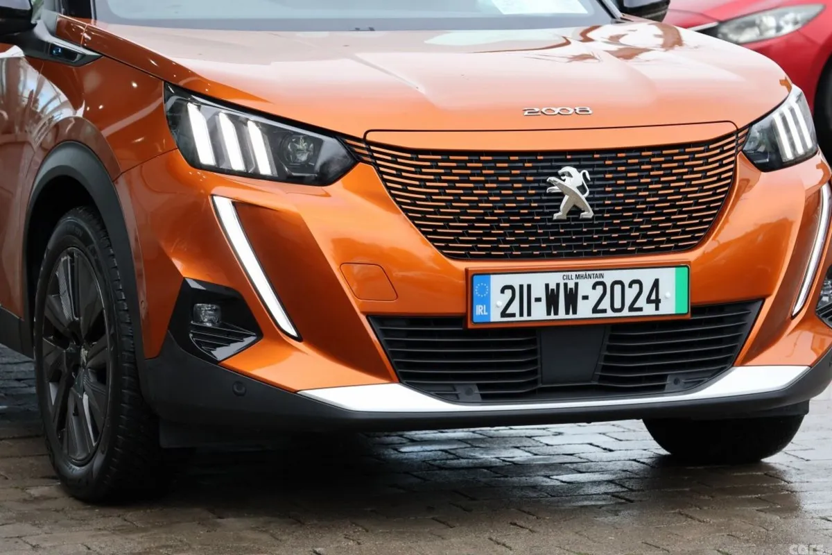 Peugeot 2008 Hatchback, Electric, 2021, Orange