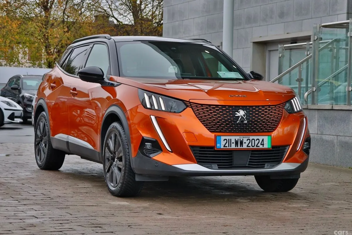 Peugeot 2008 Hatchback, Electric, 2021, Orange