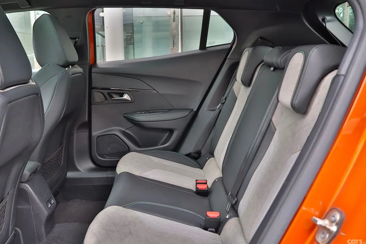Peugeot 2008 Hatchback, Electric, 2021, Orange