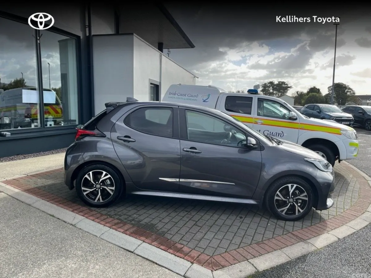 Toyota Yaris Hatchback, Petrol Hybrid, 2025, Grey