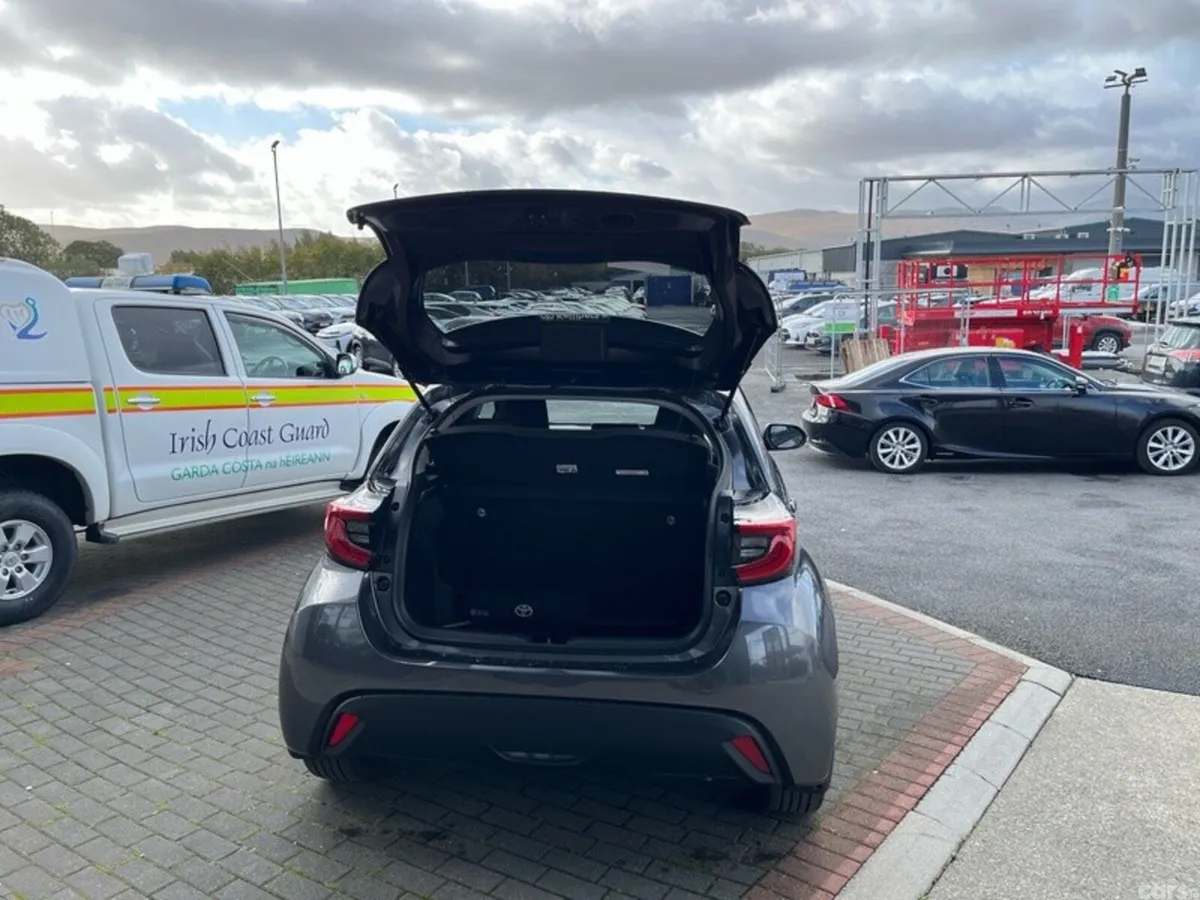 Toyota Yaris Hatchback, Petrol Hybrid, 2025, Grey