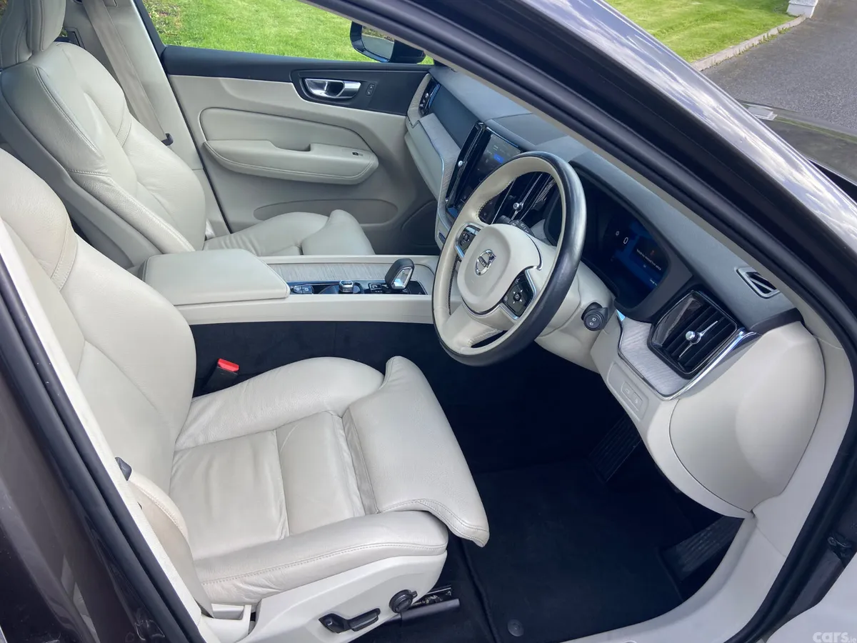 Volvo XC60 SUV, Petrol Plug-in Hybrid, 2023, Grey