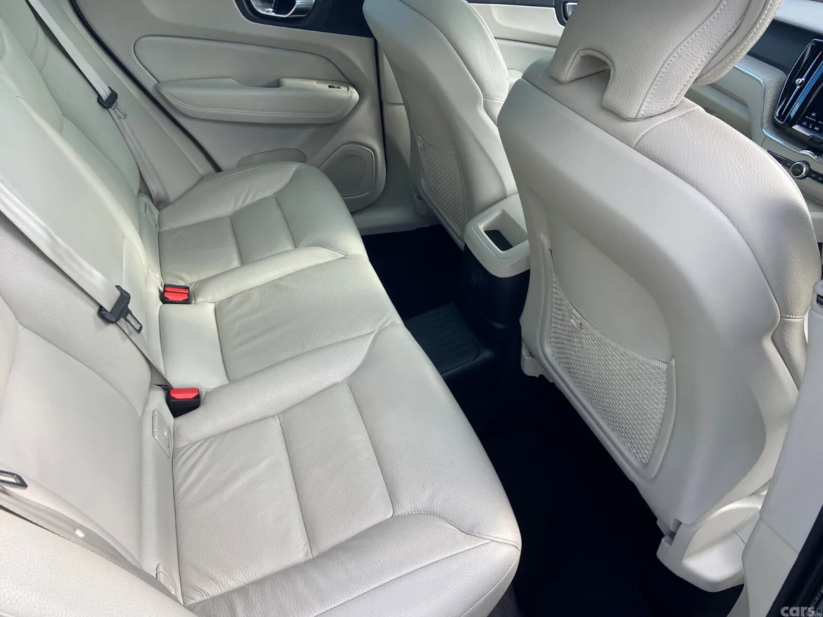 Volvo XC60 SUV, Petrol Plug-in Hybrid, 2023, Grey