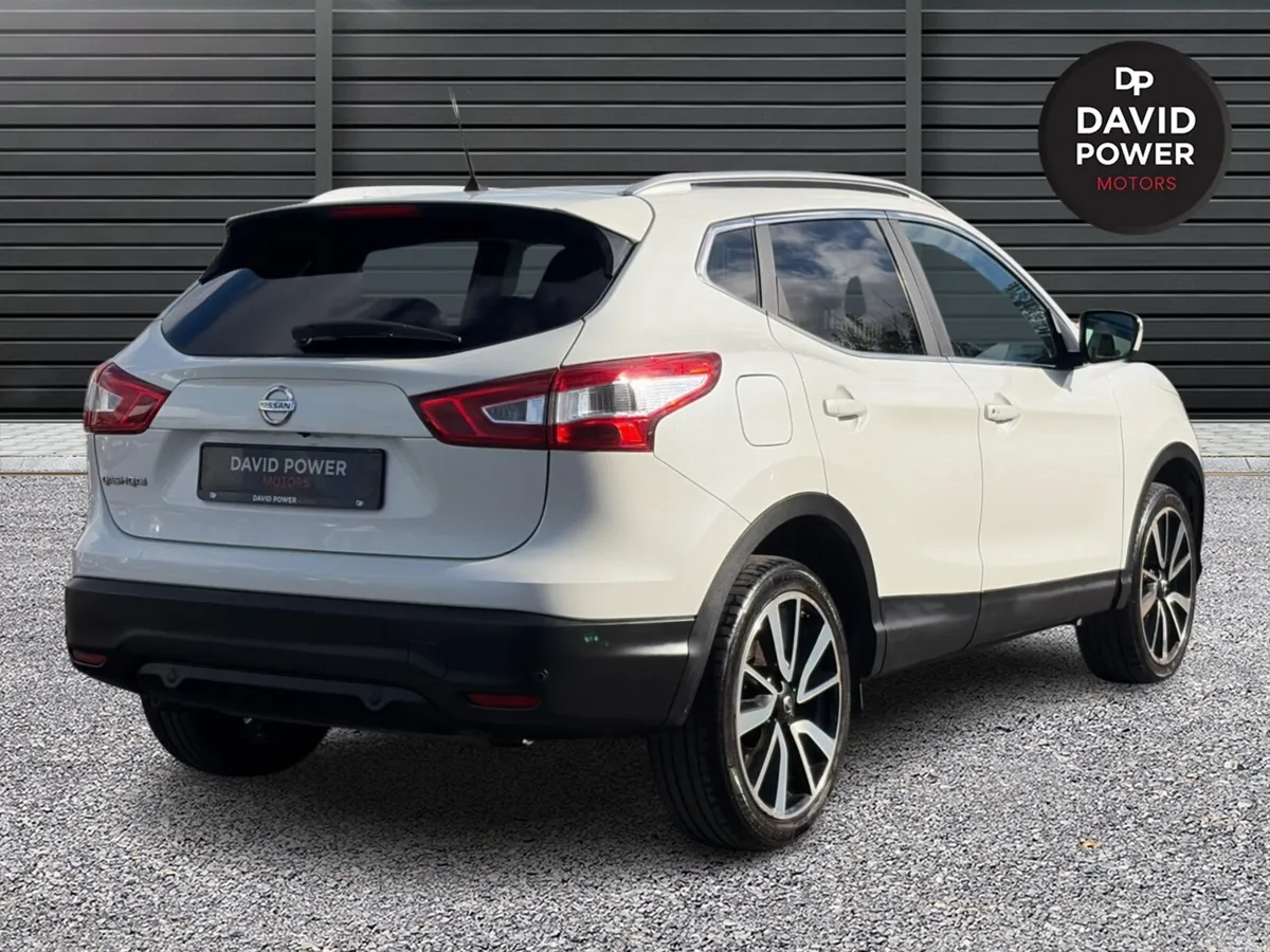 Nissan Qashqai Hatchback, Diesel, 2016, White