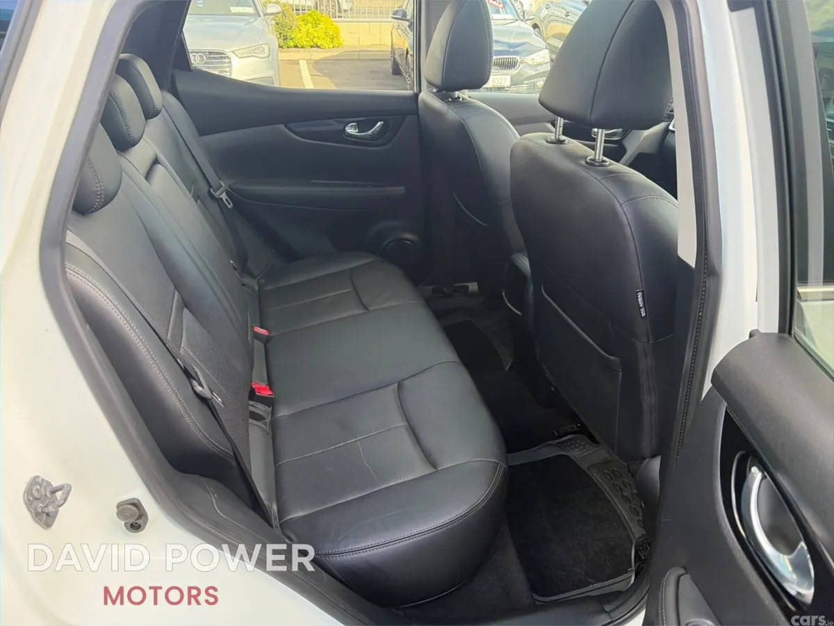 Nissan Qashqai Hatchback, Diesel, 2016, White