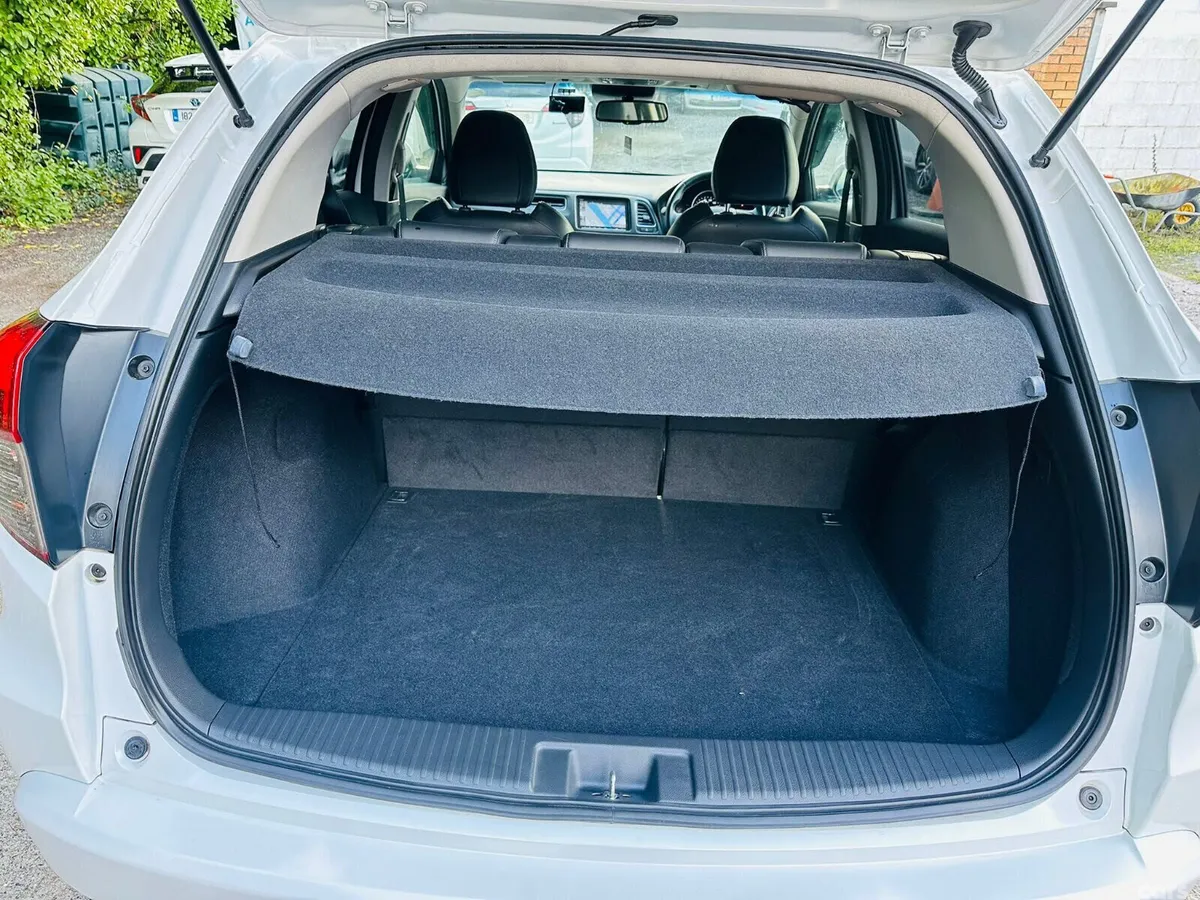 Honda Vezel Estate, Petrol Hybrid, 2020, White
