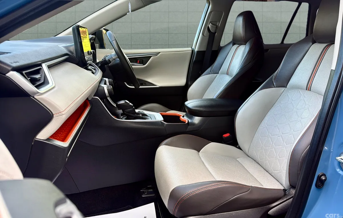 Toyota RAV4 SUV, Petrol Hybrid, 2023, Blue
