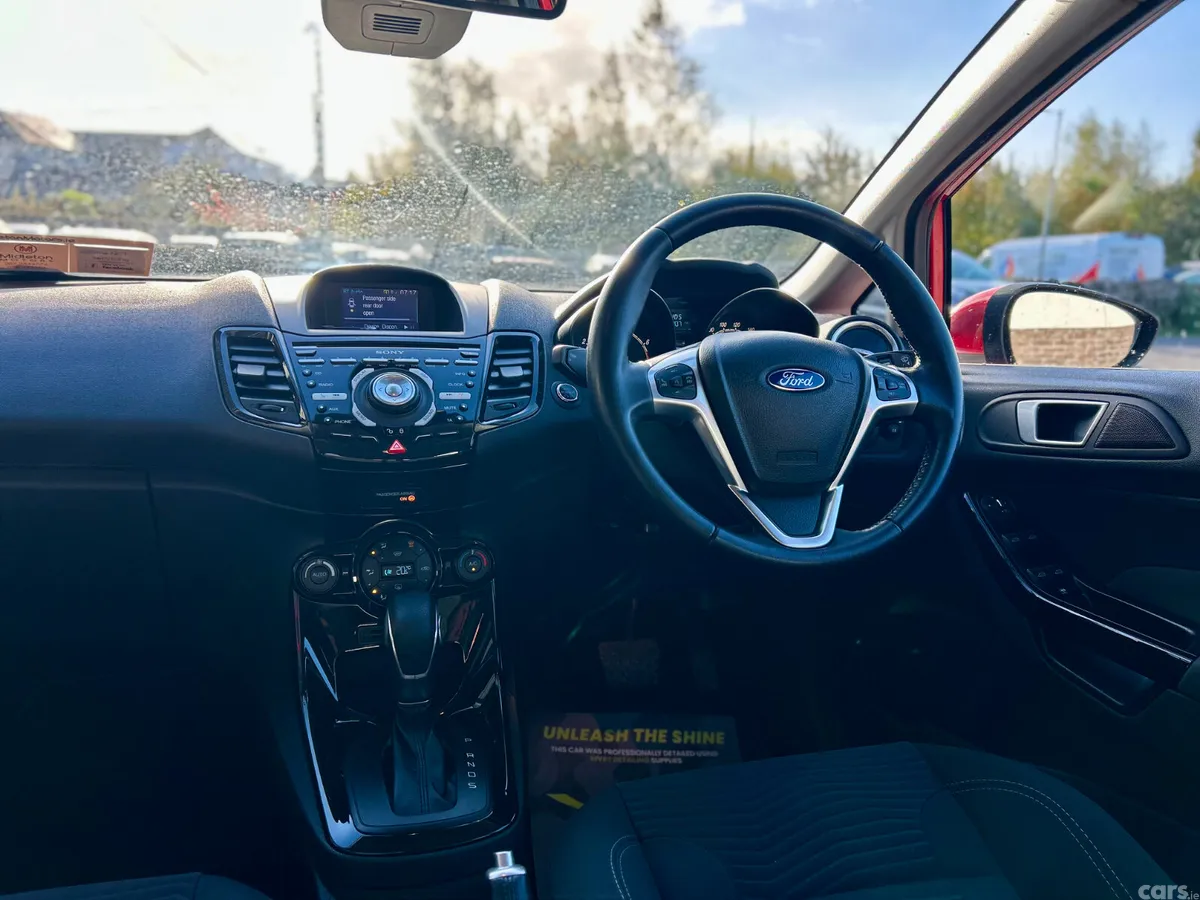 Ford Fiesta Hatchback, Petrol, 2014, Red
