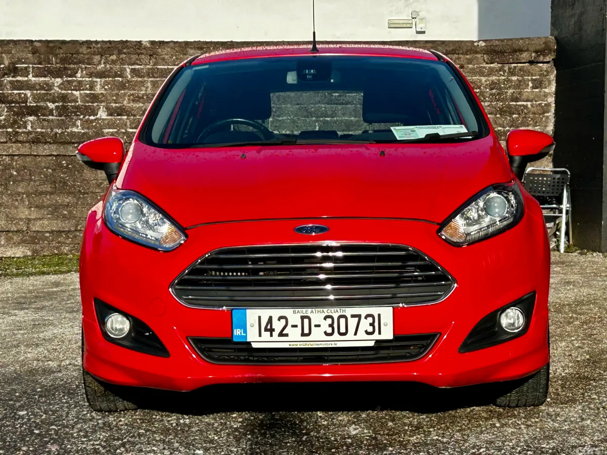 Ford Fiesta Hatchback, Petrol, 2014, Red