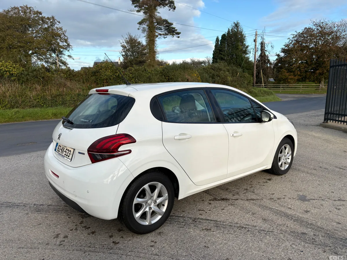 Peugeot 208 Hatchback, Petrol, 2016, White