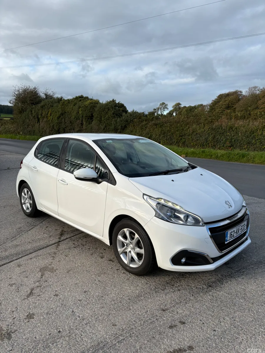 Peugeot 208 Hatchback, Petrol, 2016, White