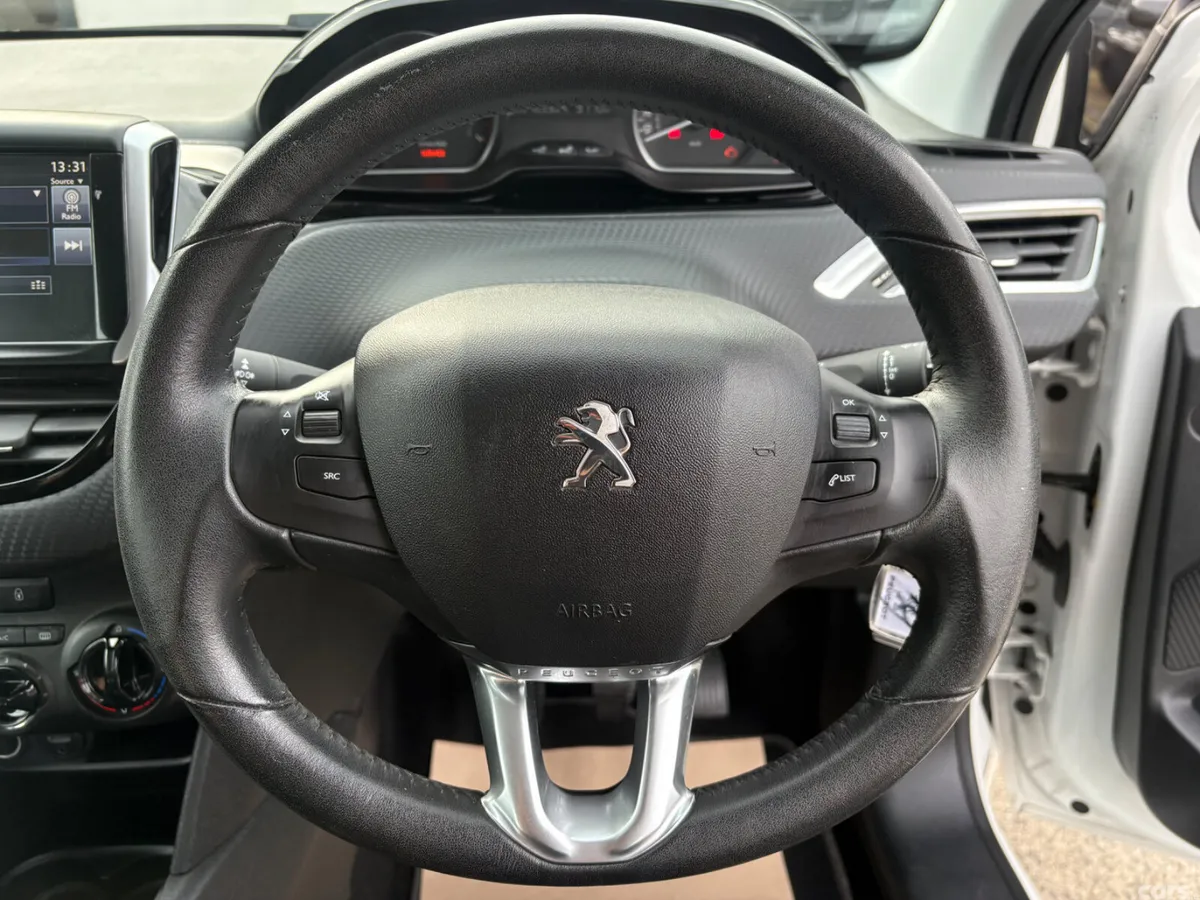 Peugeot 208 Hatchback, Petrol, 2016, White