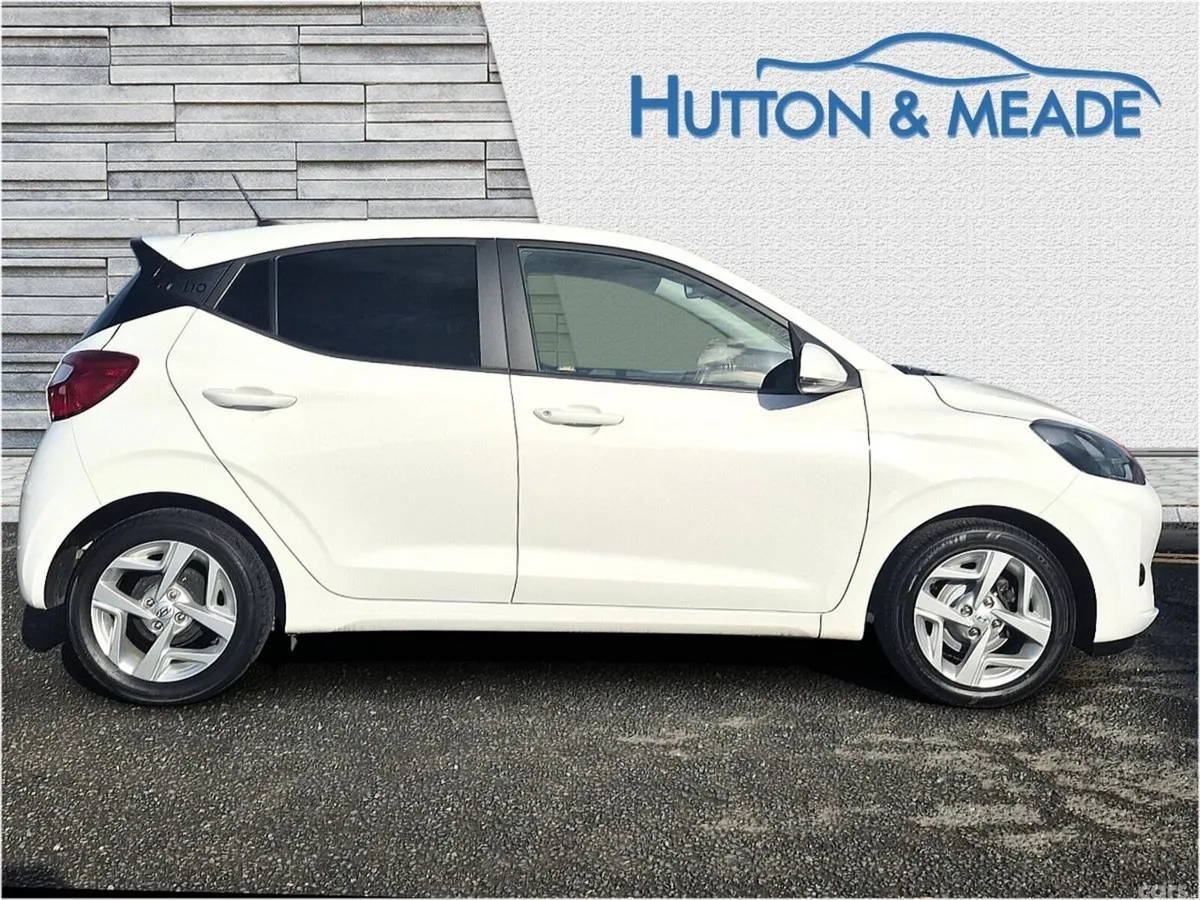 Hyundai i10 Hatchback, Petrol, 2023, White