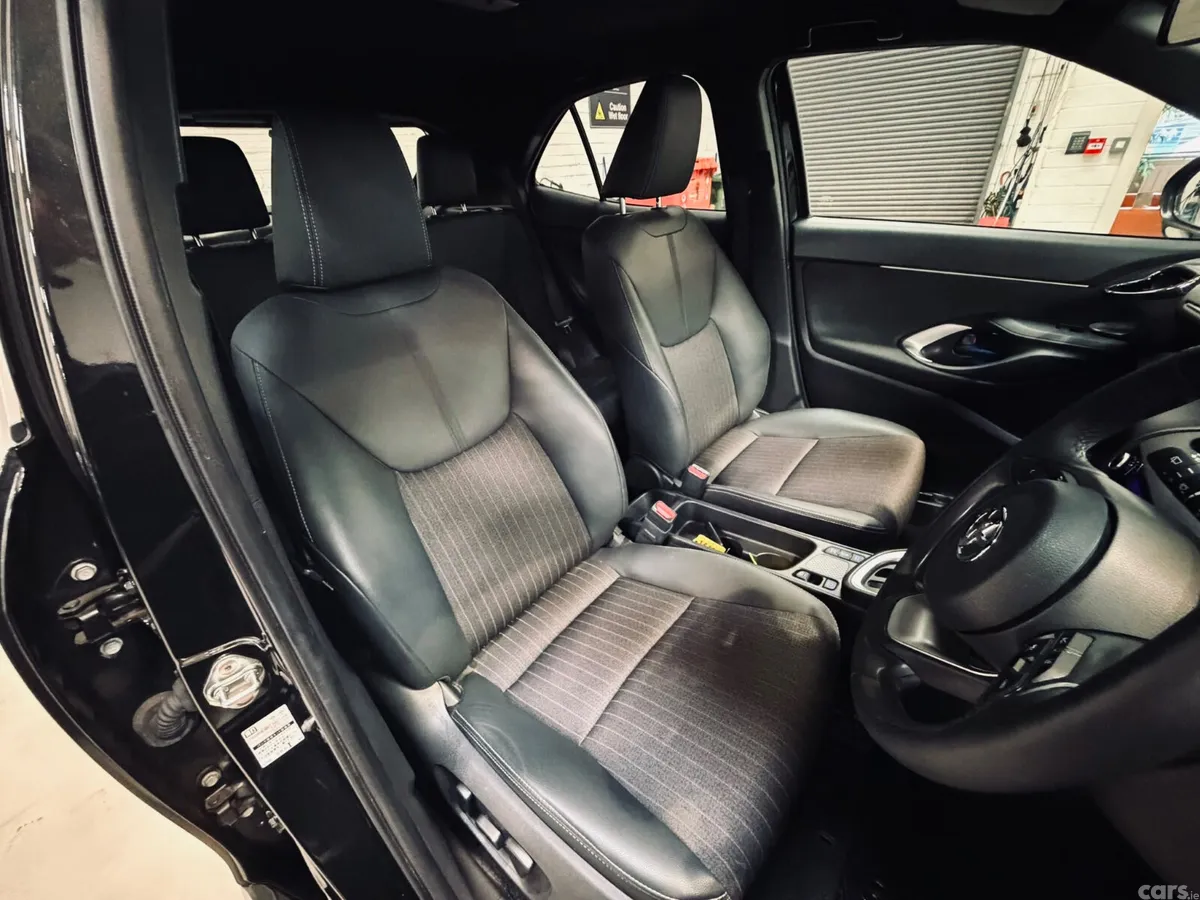 Toyota Yaris Cross SUV, Petrol Hybrid, 2024, Black