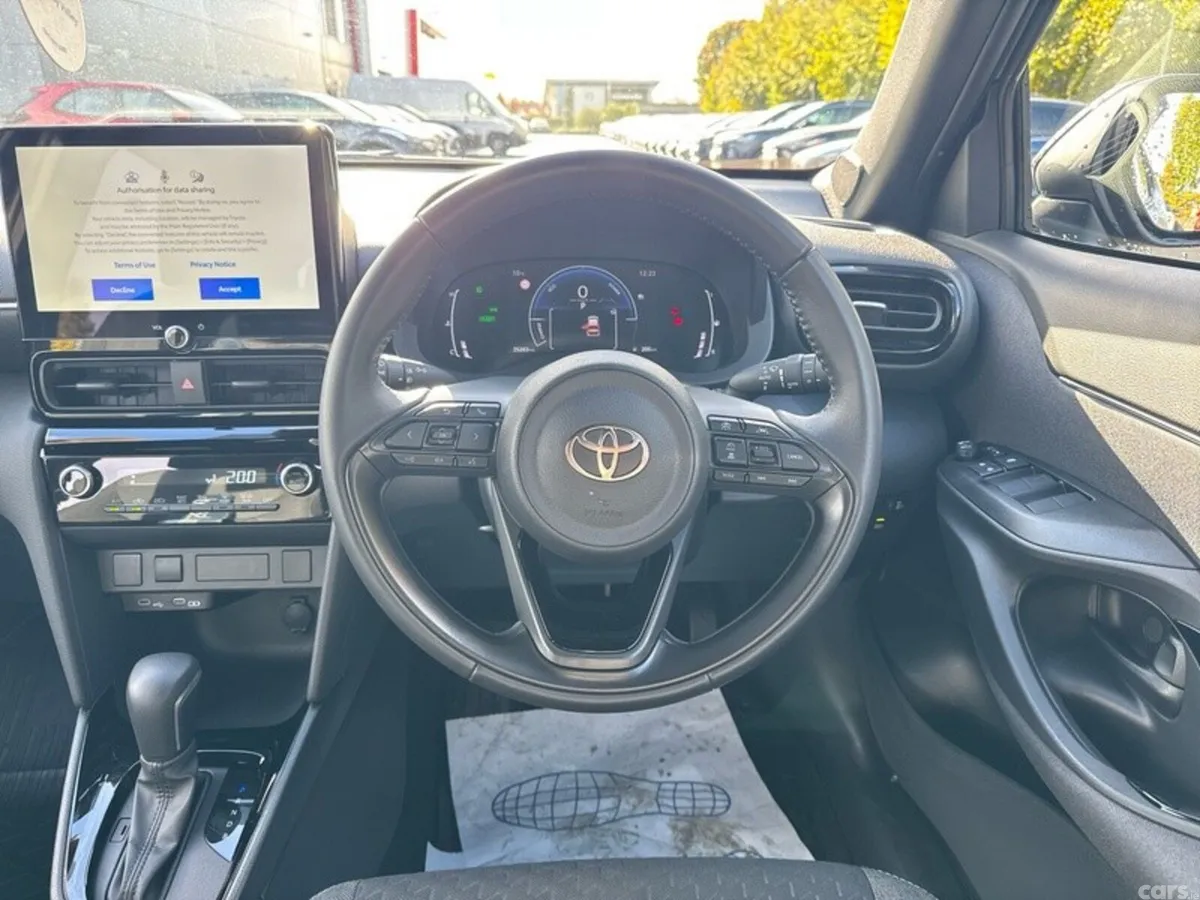 Toyota Yaris Cross SUV, Petrol Hybrid, 2026, Grey