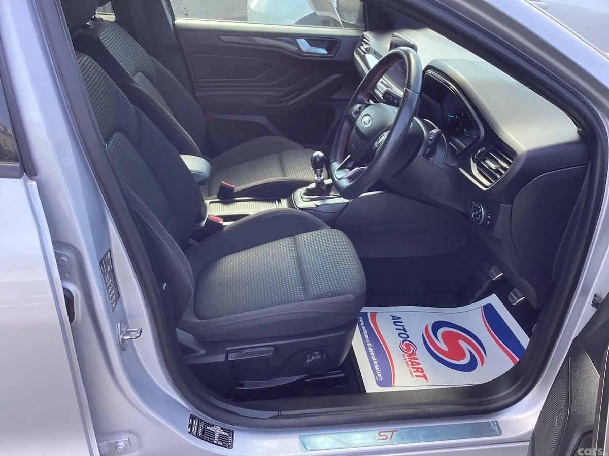 Ford Focus Hatchback, Petrol, 2021, Grey