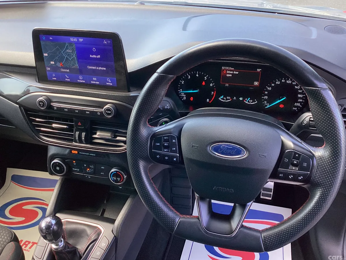 Ford Focus Hatchback, Petrol, 2021, Grey