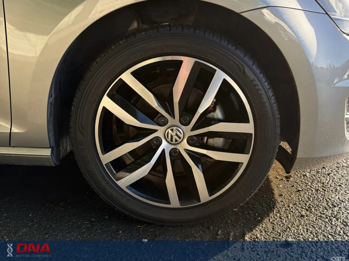 Volkswagen Golf Hatchback, Petrol, 2017, Silver