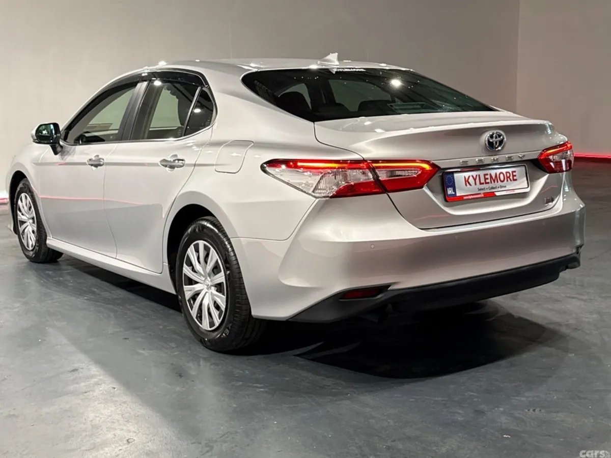 Toyota Camry Saloon, Petrol Hybrid, 2021, Silver