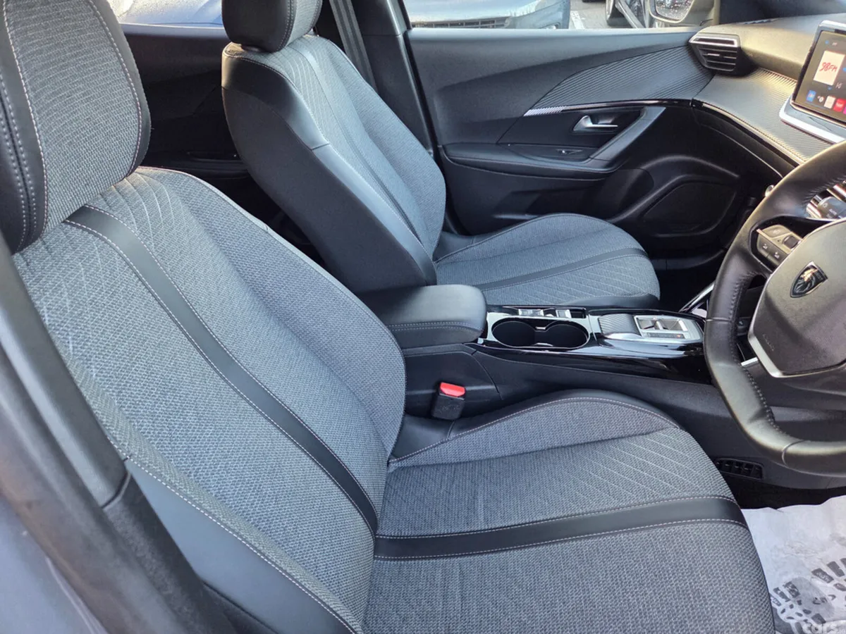 Peugeot 2008 Hatchback, Electric, 2025, Grey