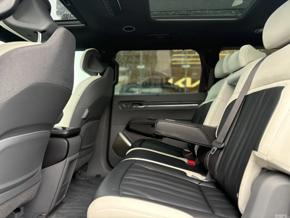Kia EV9 SUV, Electric, 2025, Grey