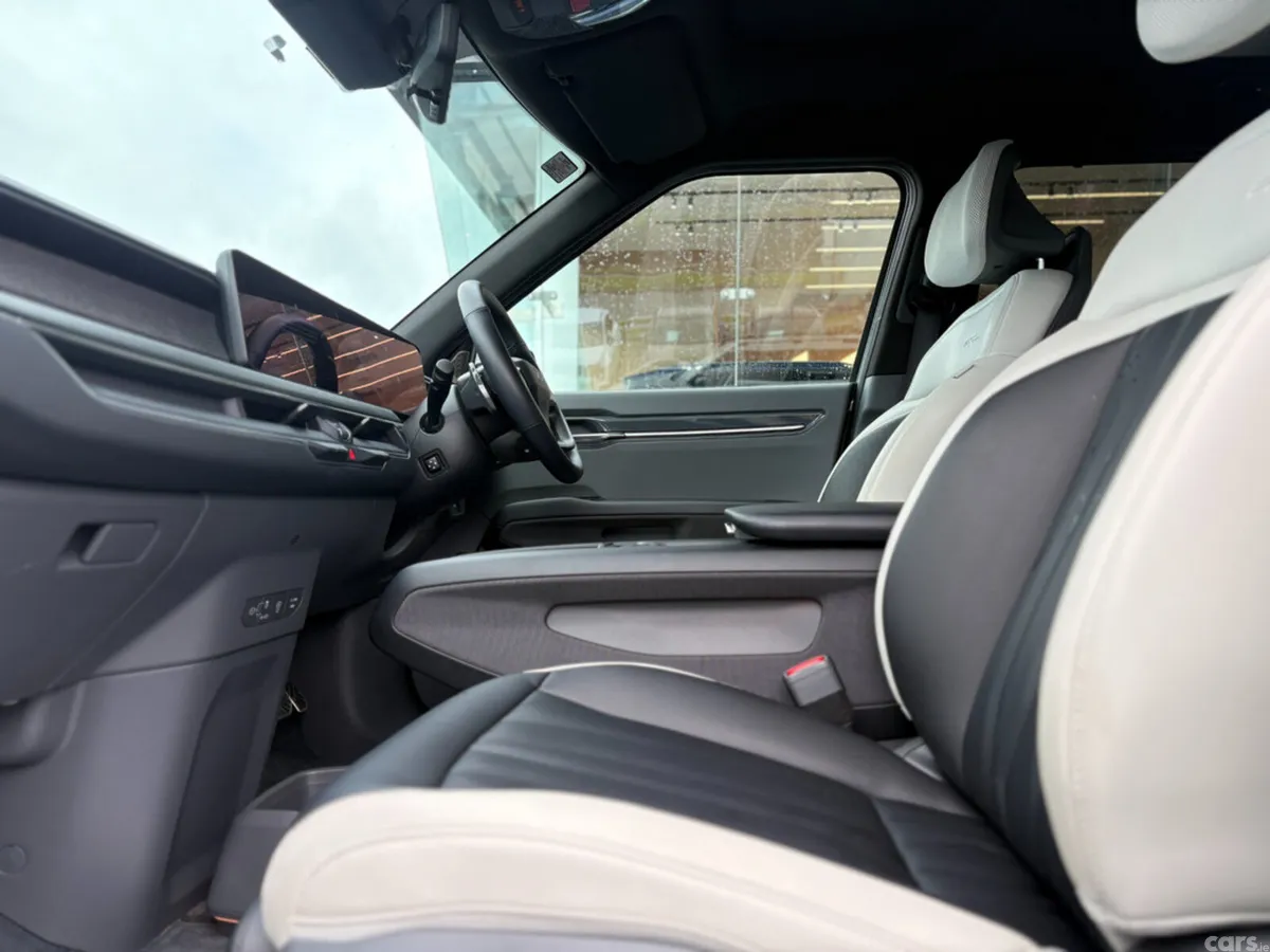 Kia EV9 SUV, Electric, 2025, Grey