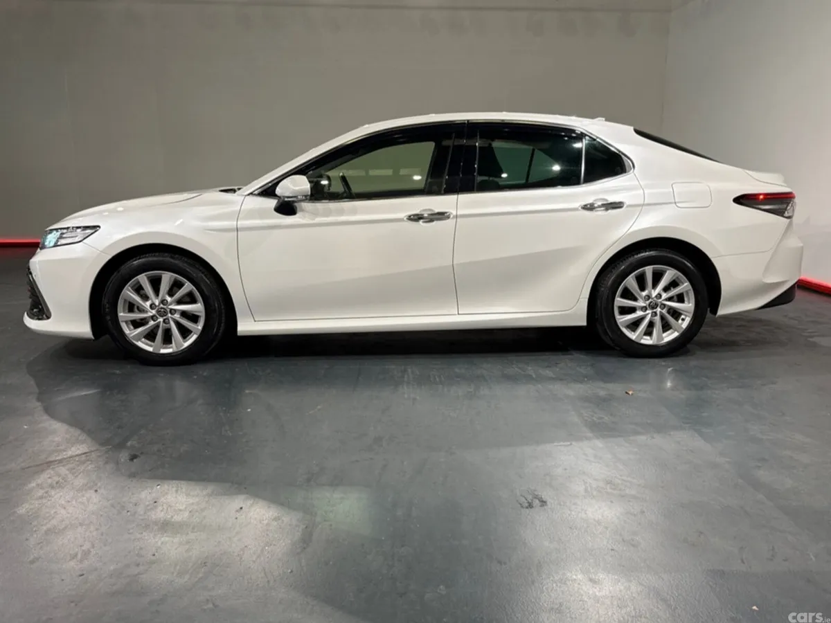 Toyota Camry Saloon, Petrol Hybrid, 2023, White