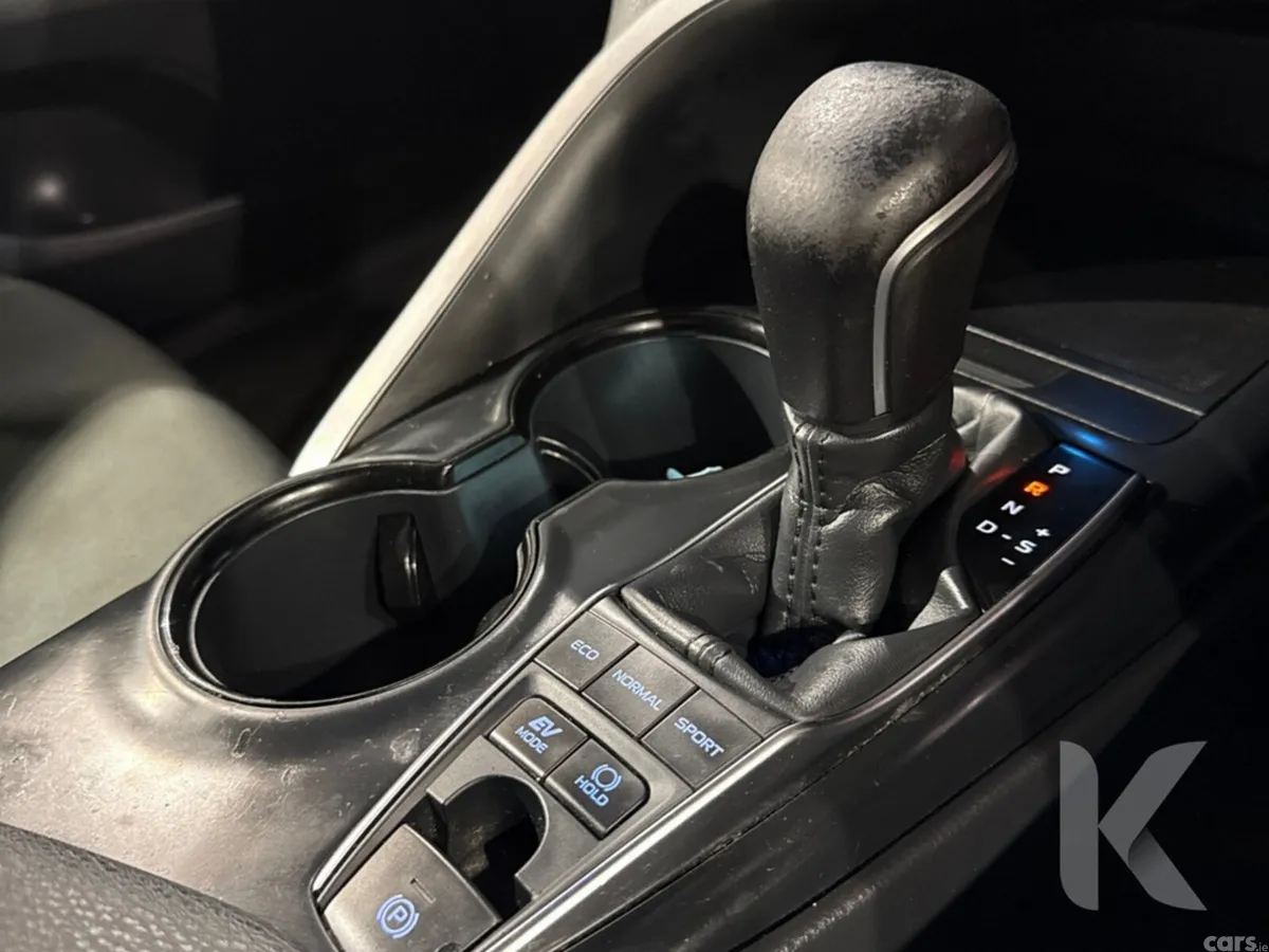Toyota Camry Saloon, Petrol Hybrid, 2020, Black