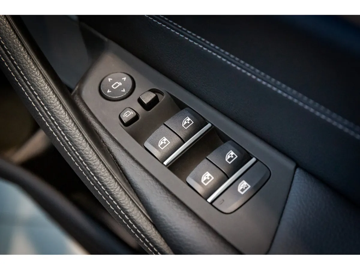 BMW 5-Series Saloon, Petrol Plug-in Hybrid, 2023, Blue
