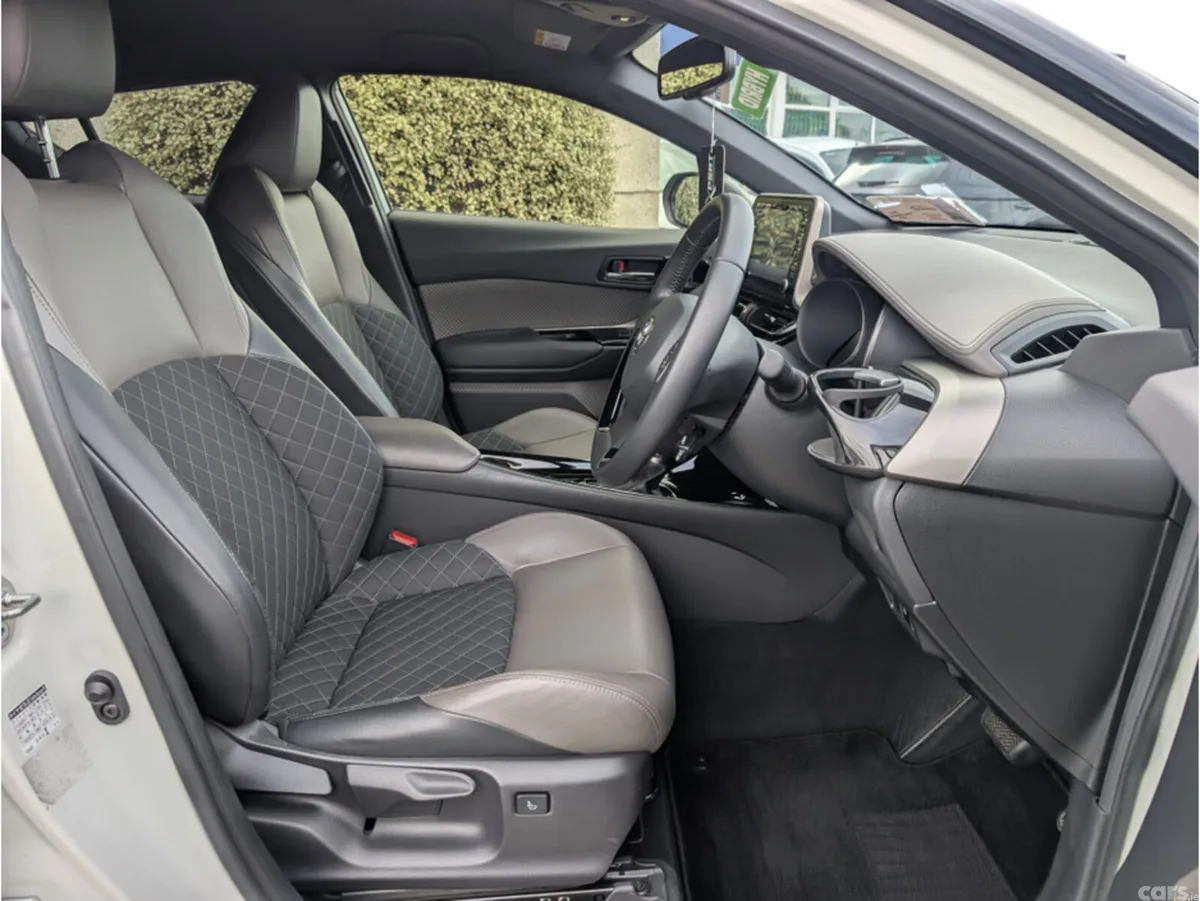 Toyota C-HR SUV, Petrol Hybrid, 2021, White