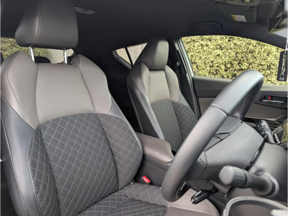 Toyota C-HR SUV, Petrol Hybrid, 2021, White