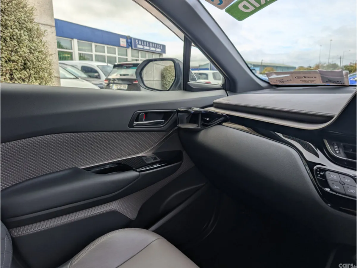Toyota C-HR SUV, Petrol Hybrid, 2021, White