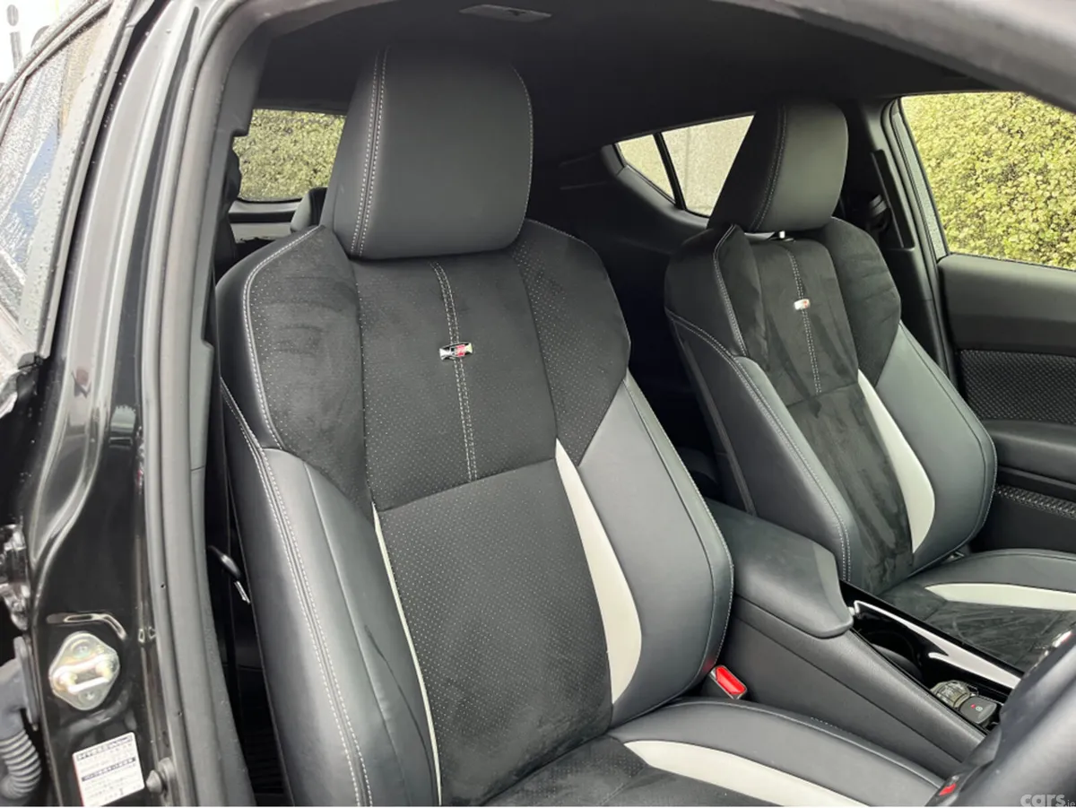 Toyota C-HR SUV, Petrol Hybrid, 2023, Black