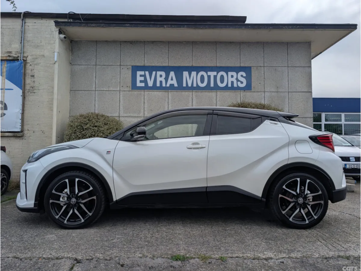 Toyota C-HR SUV, Petrol Hybrid, 2021, White