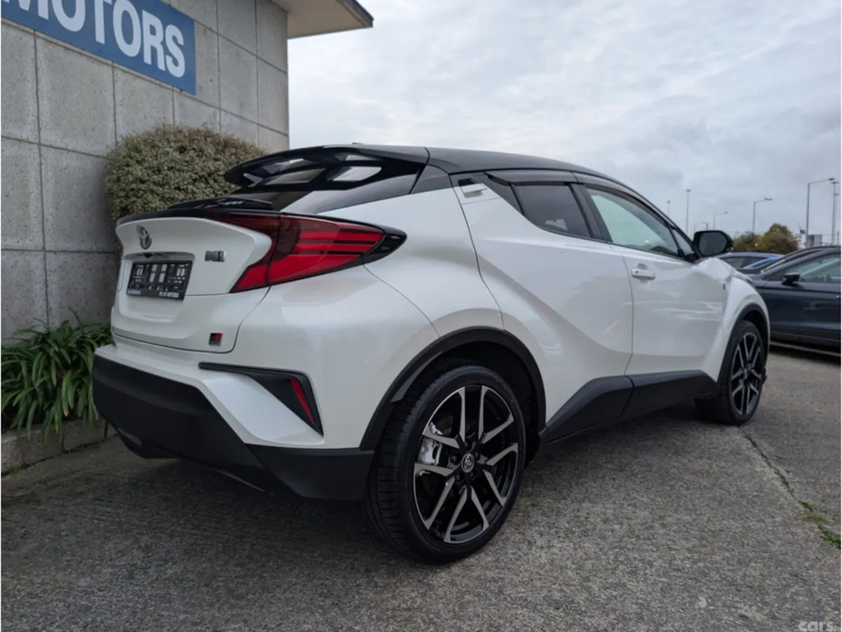 Toyota C-HR SUV, Petrol Hybrid, 2021, White