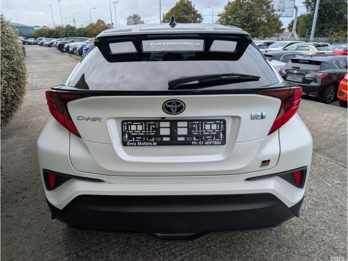 Toyota C-HR SUV, Petrol Hybrid, 2021, White