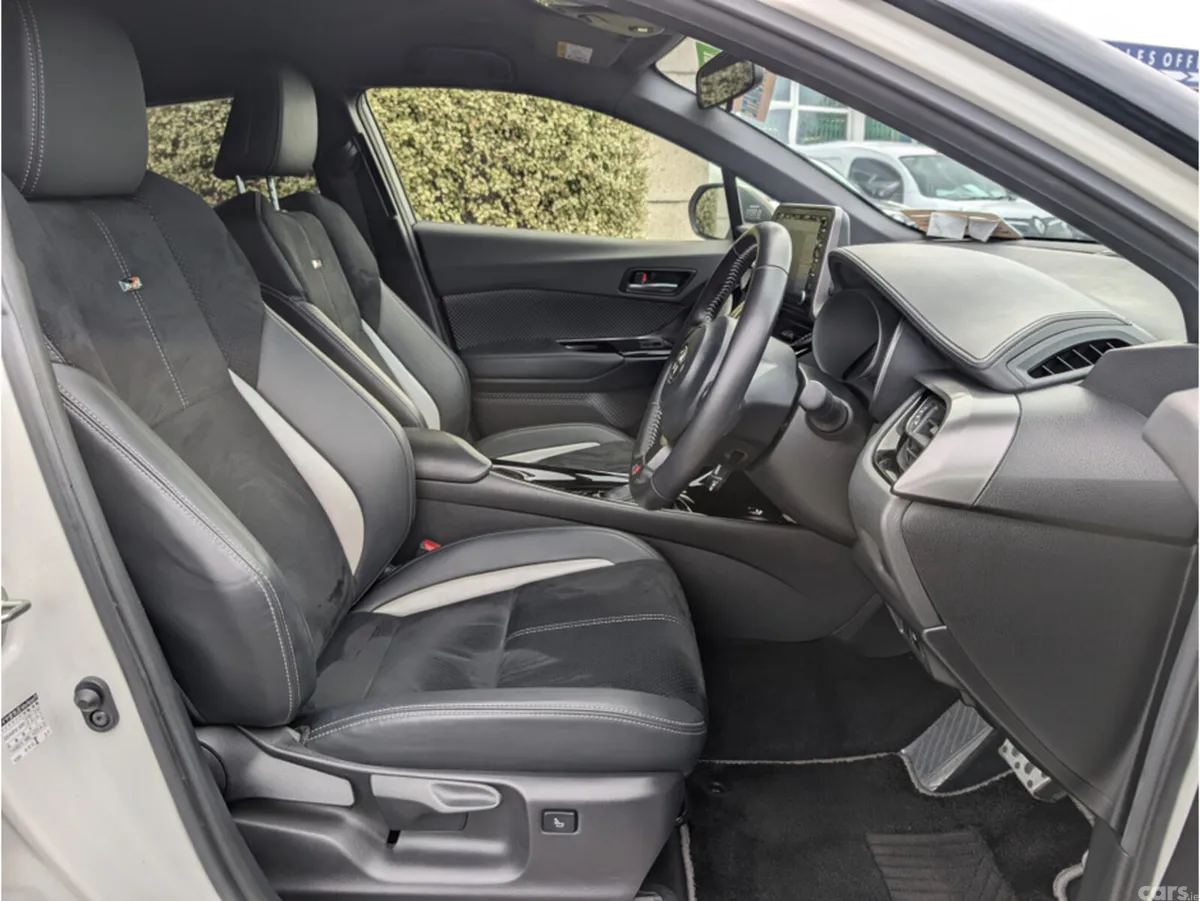 Toyota C-HR SUV, Petrol Hybrid, 2021, White