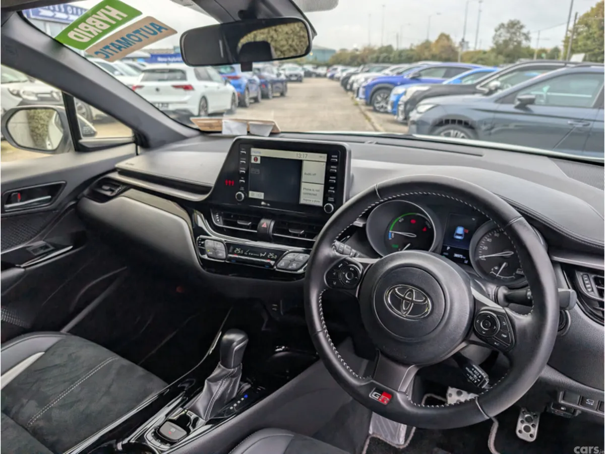 Toyota C-HR SUV, Petrol Hybrid, 2021, White