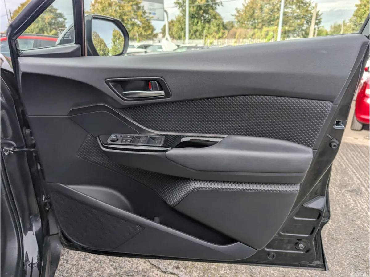 Toyota C-HR SUV, Petrol Hybrid, 2022, Black