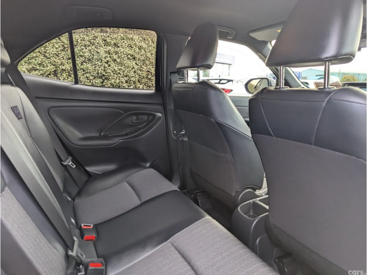 Toyota Yaris Cross Hatchback, Petrol Hybrid, 2023, Black