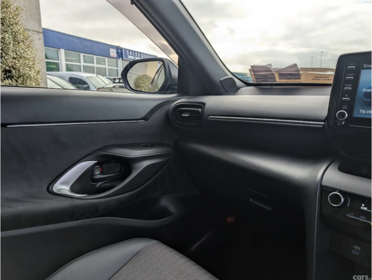Toyota Yaris Cross Hatchback, Petrol Hybrid, 2023, Black