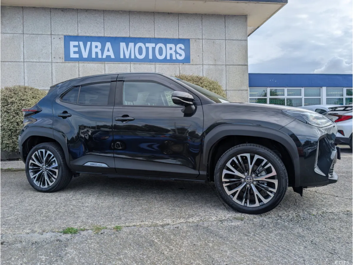 Toyota Yaris Cross Hatchback, Petrol Hybrid, 2023, Black