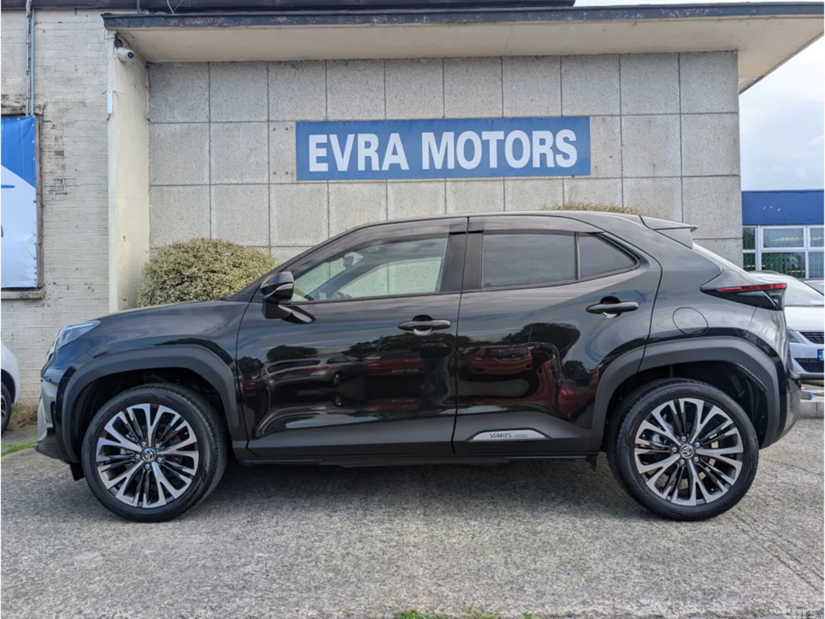 Toyota Yaris Cross Hatchback, Petrol Hybrid, 2023, Black