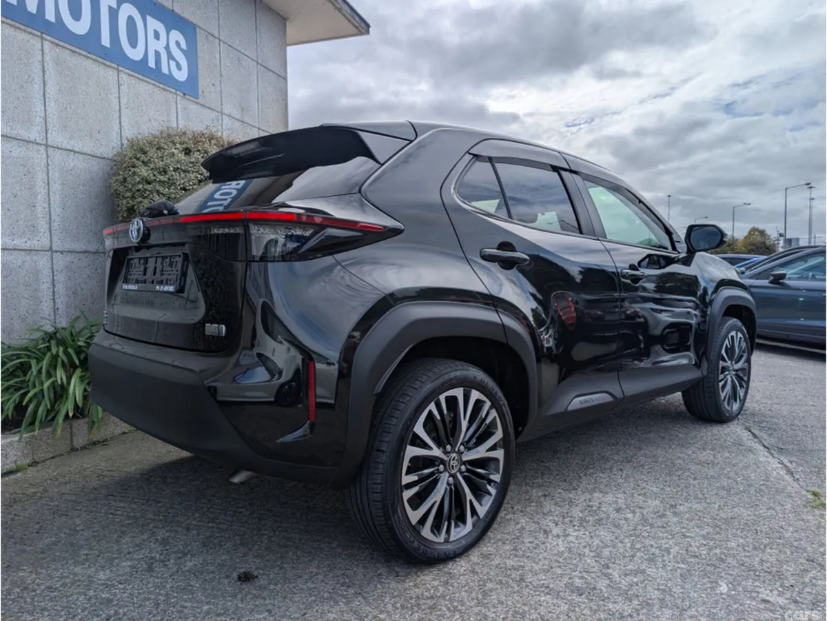 Toyota Yaris Cross Hatchback, Petrol Hybrid, 2023, Black
