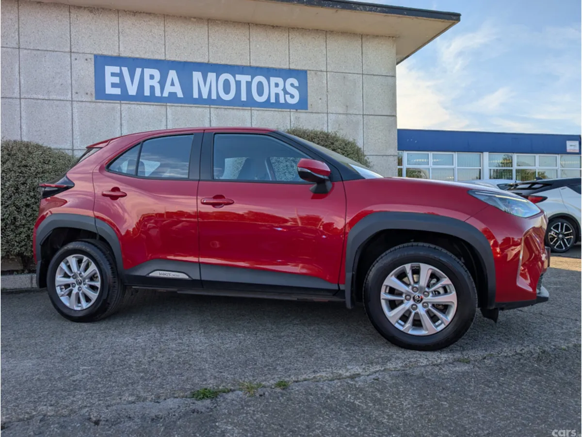 Toyota Yaris Cross Hatchback, Petrol Hybrid, 2025, Red